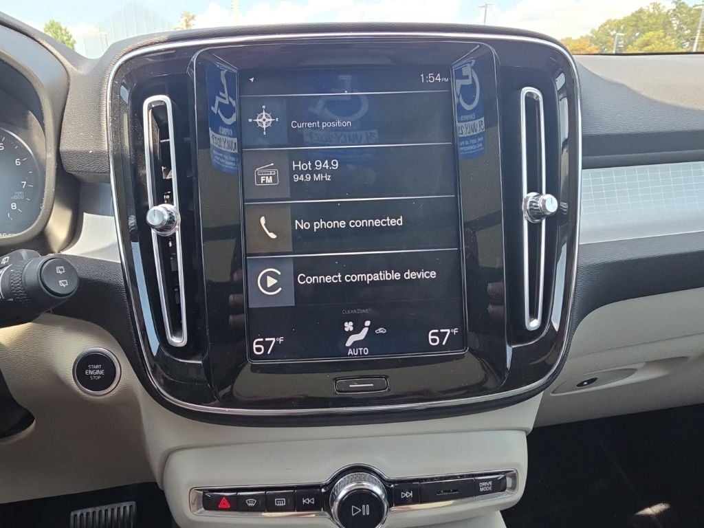 2021 Volvo XC40 Momentum