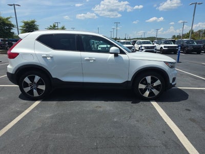 2021 Volvo XC40 Momentum