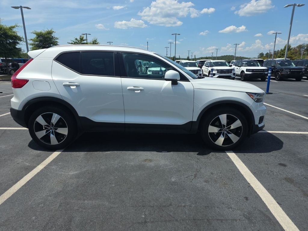 2021 Volvo XC40 Momentum