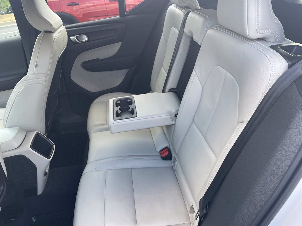 2021 Volvo XC40 Momentum