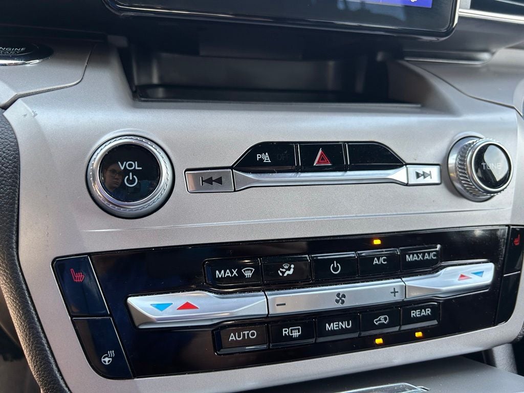 2023 Ford Explorer XLT - PANO SUNROOF