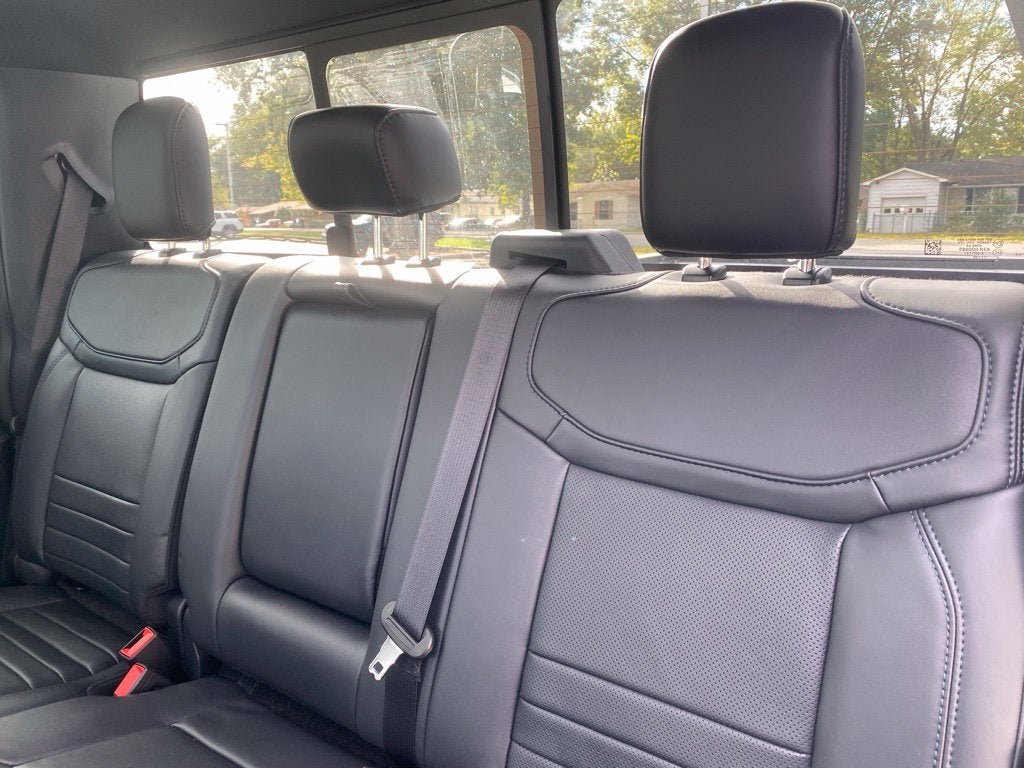 2027 Ford F-450SD Platinum