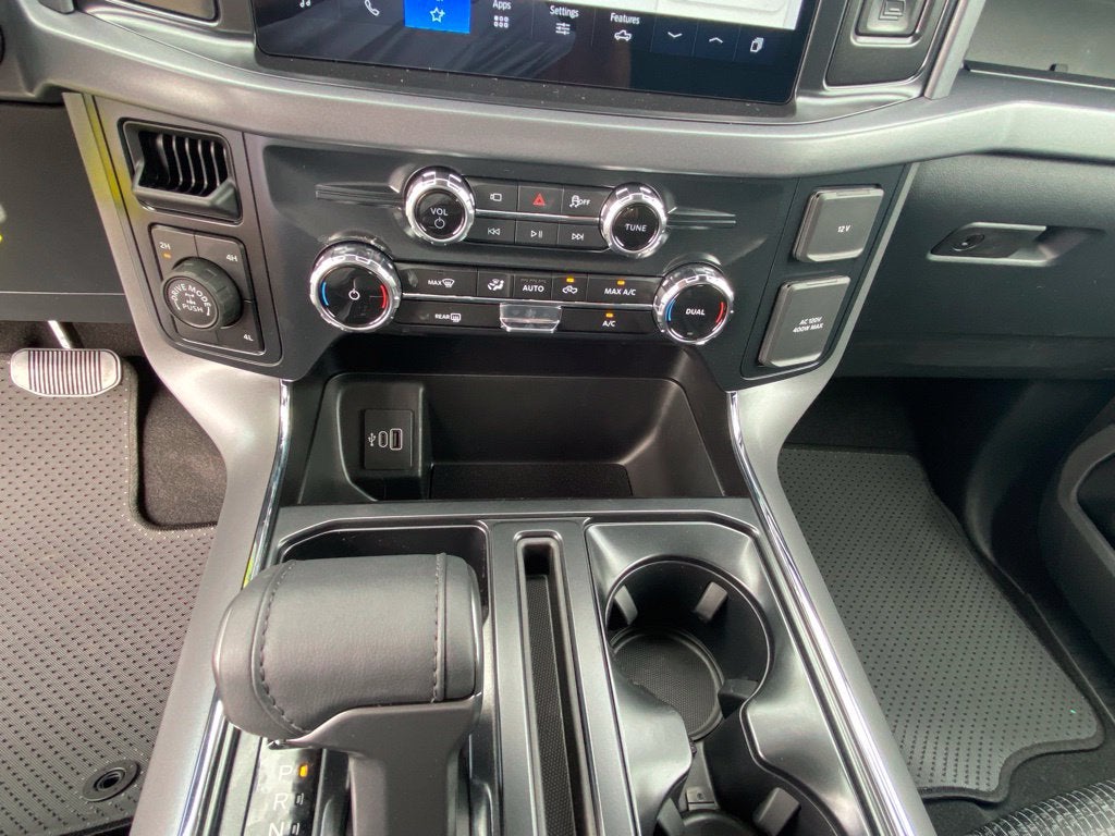 2026 Ford F-150 XLT - 4WD - 5.0L V8 - BLACK APPEARANCE PKG
