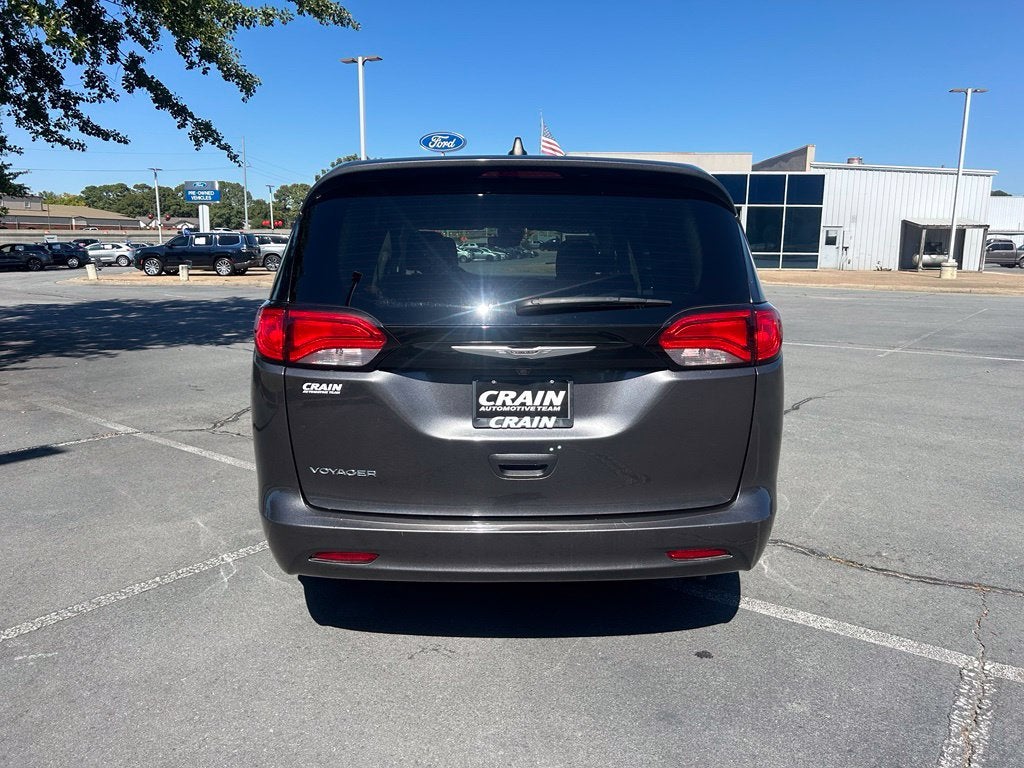 2023 Chrysler Voyager LX
