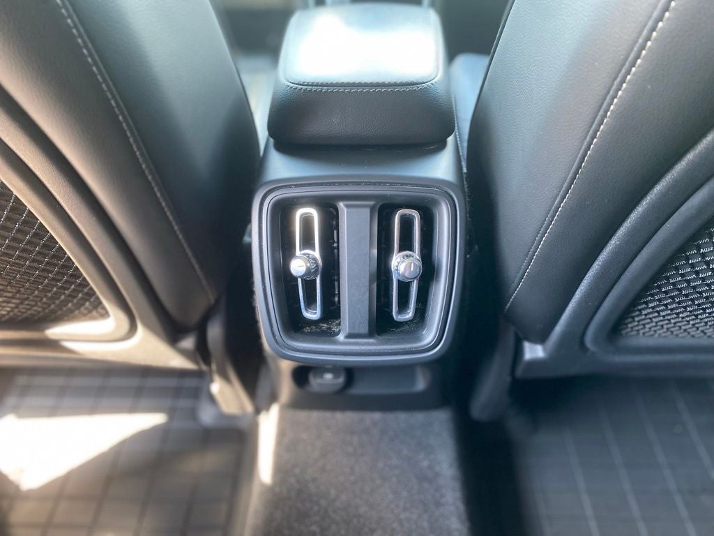 2022 Volvo XC40 Momentum