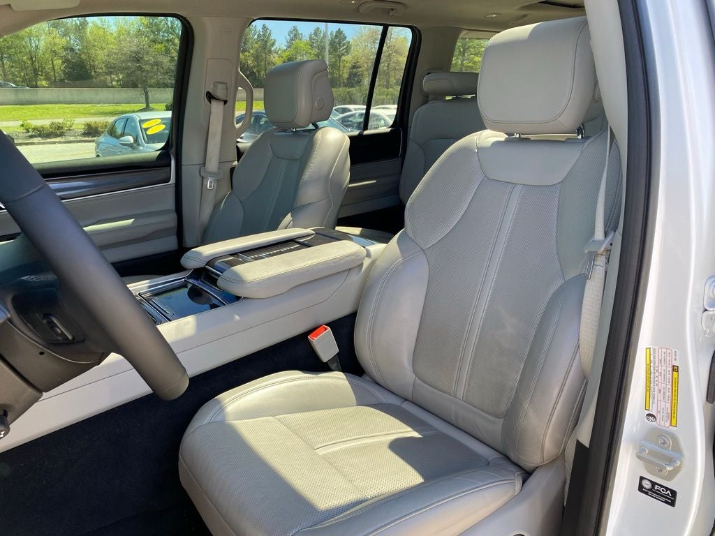 2024 Jeep Wagoneer Base