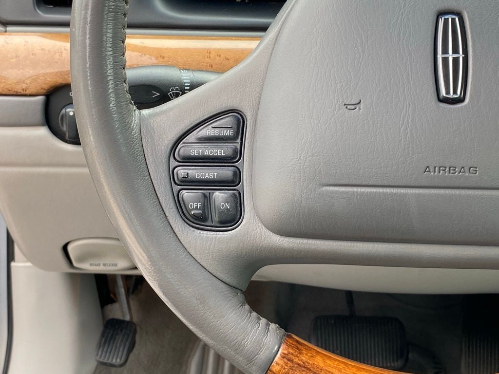 2002 Lincoln Continental Base