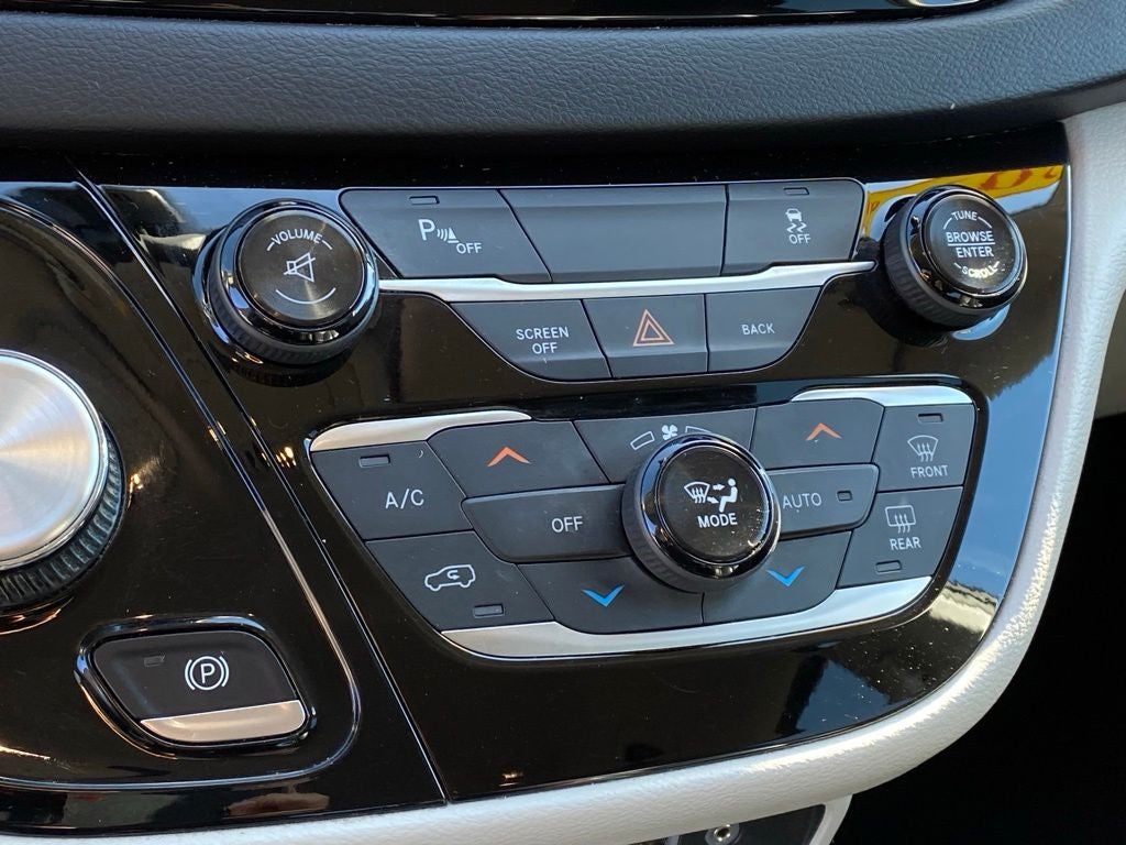 2017 Chrysler Pacifica Touring L Plus