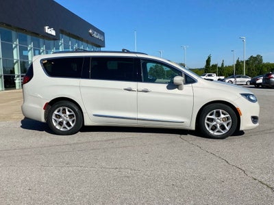 2017 Chrysler Pacifica Touring L Plus