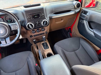 2016 Jeep Wrangler Unlimited Sahara - 4WD / CARFAX ONE OWNER
