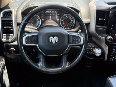 2021 RAM 1500 Laramie - 4WD / PANORAMIC SUNROOF / CLEAN CARFAX