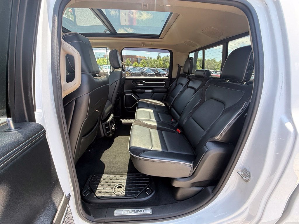 2021 RAM 1500 Laramie - 4WD / PANORAMIC SUNROOF / CLEAN CARFAX