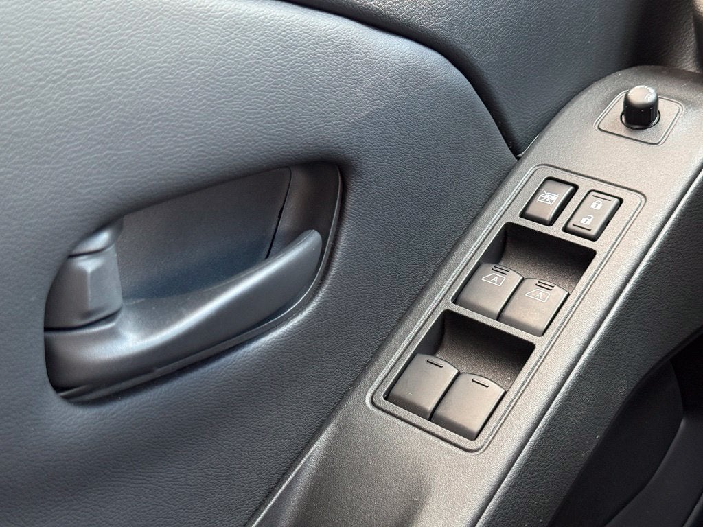 2026 Nissan Frontier SV - 4WD / CLEAN CARFAX / ONE OWNER