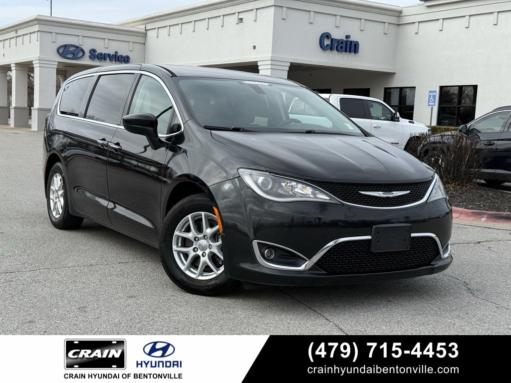 2017 Chrysler Pacifica Touring L LOW PRICED VAN!