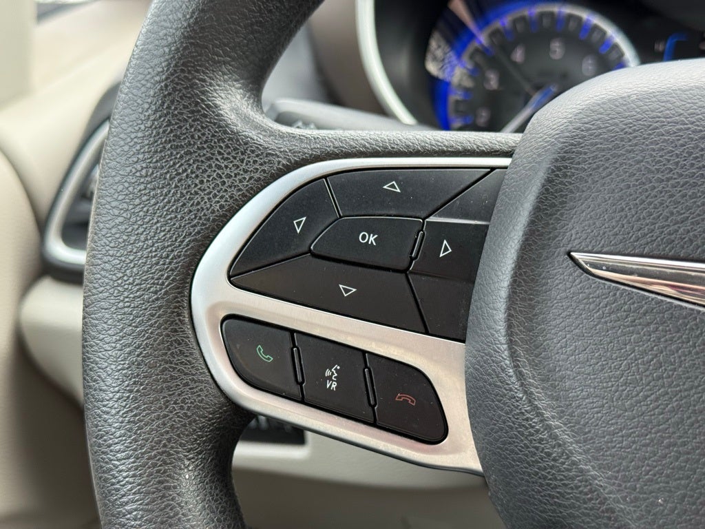 2017 Chrysler Pacifica Touring L LOW PRICED VAN!