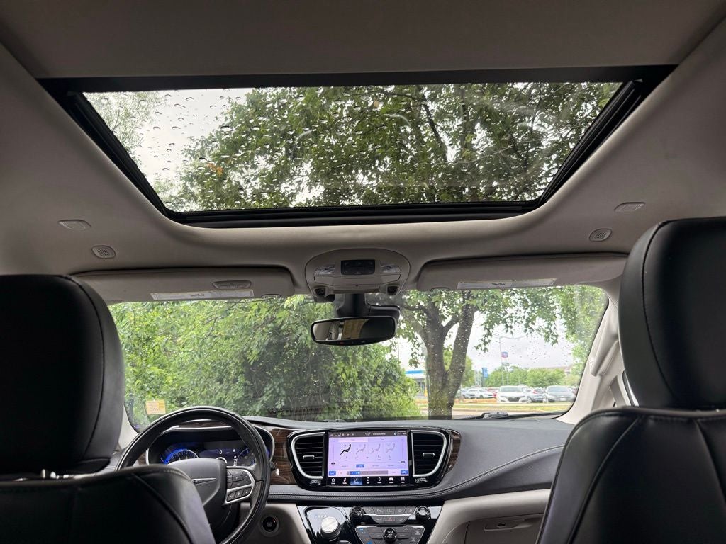 2022 Chrysler Pacifica Limited SOCCER MOM EDITION