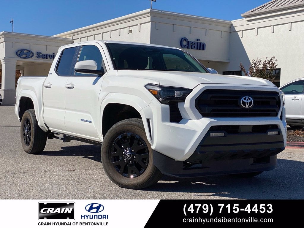2025 Toyota Tacoma SR5 - 4WD / CLEAN CARFAX / ONE OWNER