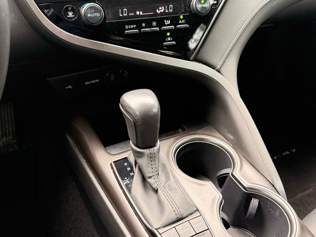 2022 Toyota Camry SE 1 OWNER / CLEAN CARFAX