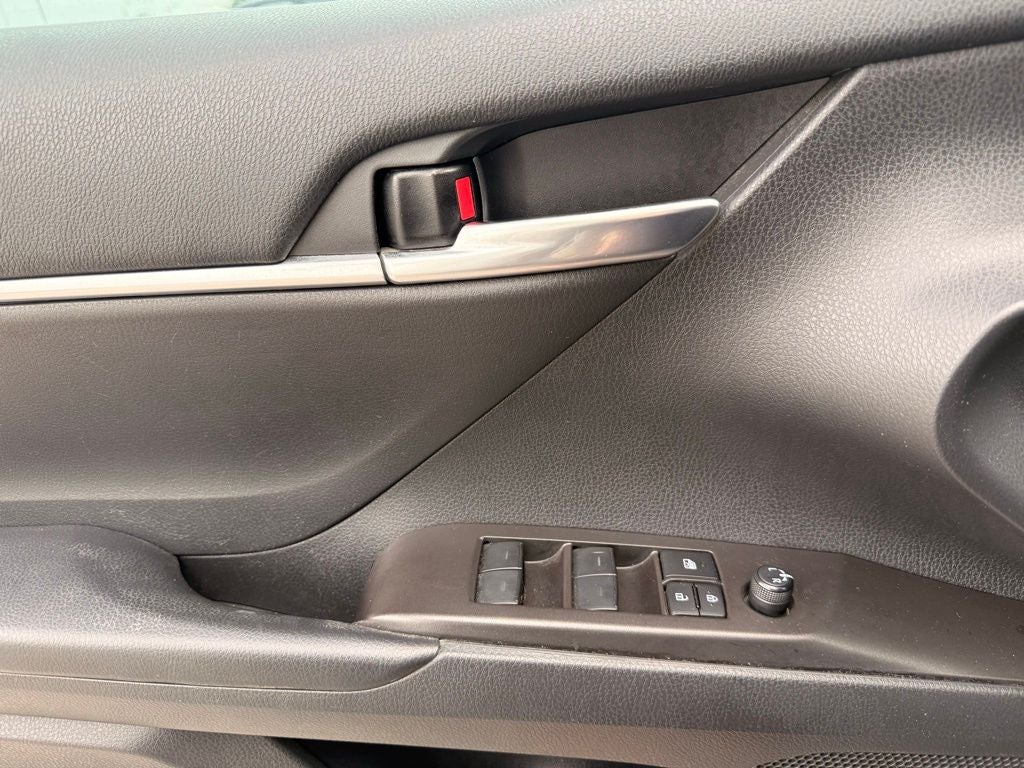 2022 Toyota Camry SE 1 OWNER / CLEAN CARFAX