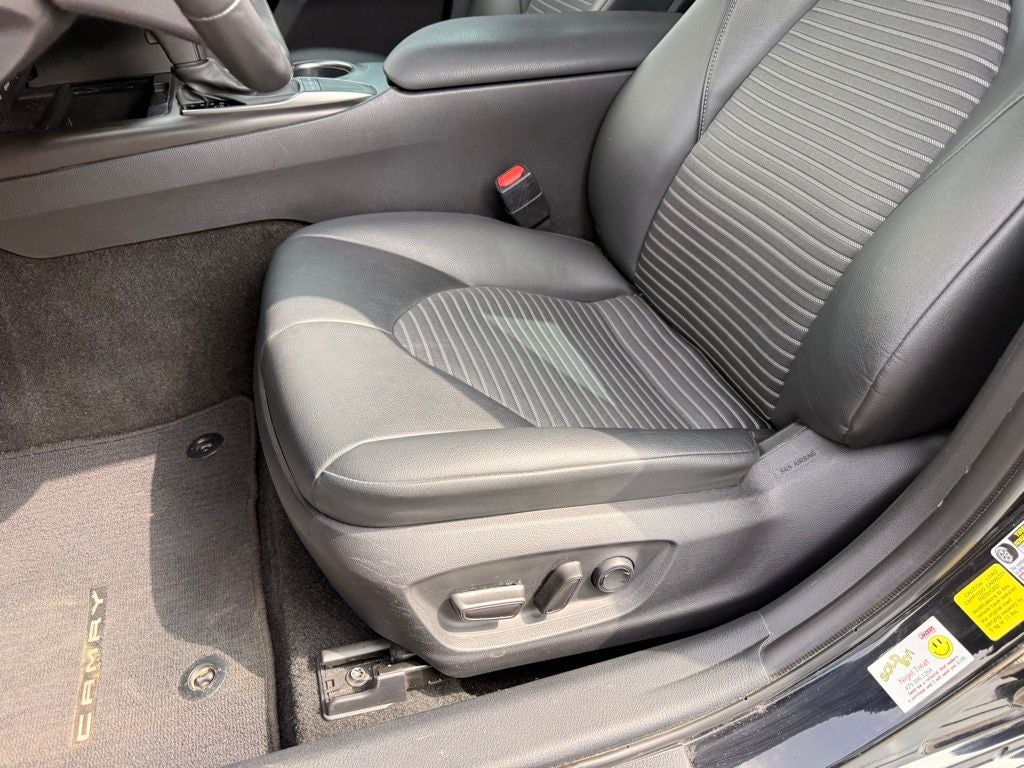 2022 Toyota Camry SE 1 OWNER / CLEAN CARFAX