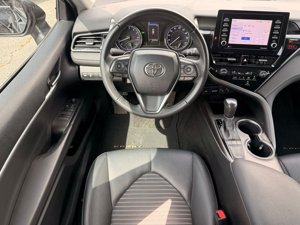 2022 Toyota Camry SE 1 OWNER / CLEAN CARFAX