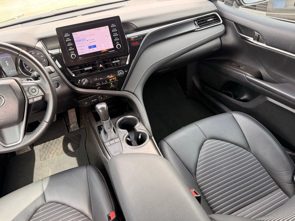 2022 Toyota Camry SE 1 OWNER / CLEAN CARFAX