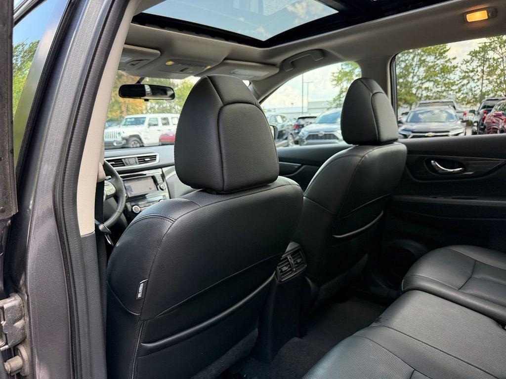 2016 Nissan Rogue SL - AWD / PANORAMIC SUNROOF