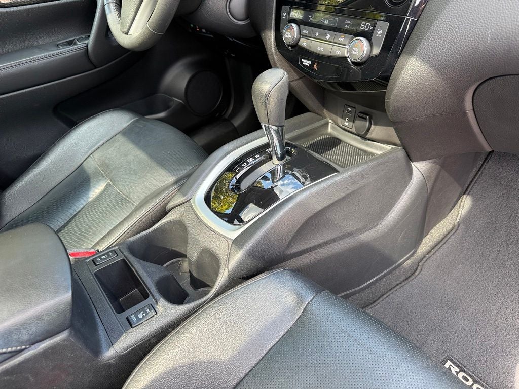 2016 Nissan Rogue SL - AWD / PANORAMIC SUNROOF