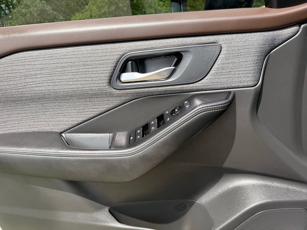 2023 Nissan Rogue SV HEATED MIRRORS
