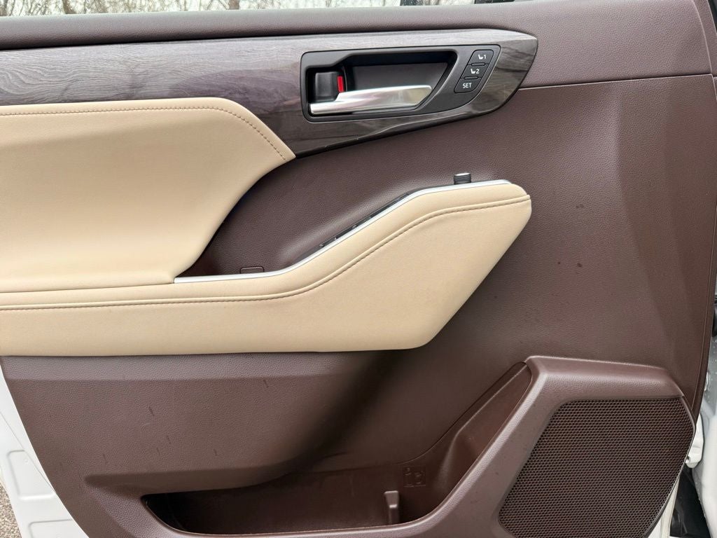 2022 Toyota Highlander Platinum