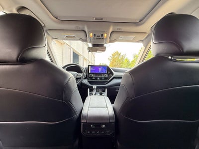 2025 Toyota Highlander XLE - AWD / SUNROOF / CLEAN CARFAX