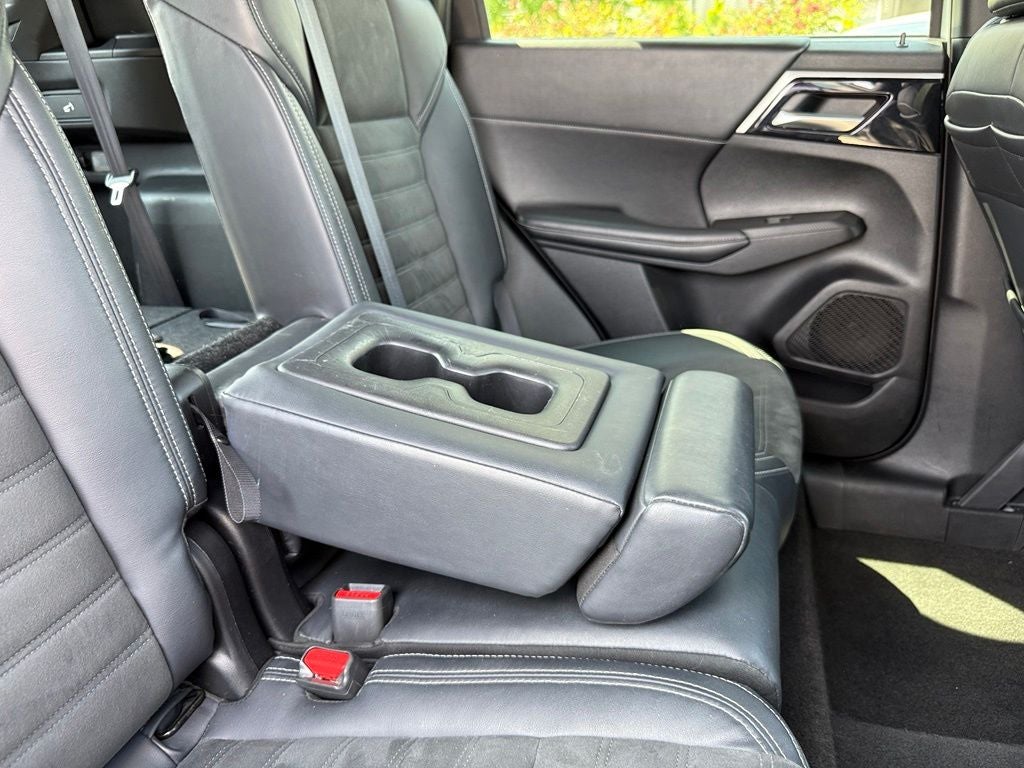 2022 Mitsubishi Outlander Black Edition