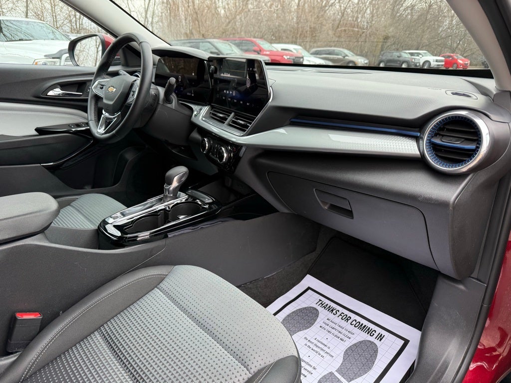 2025 Chevrolet Trax LT ONE OWNER CARFAX