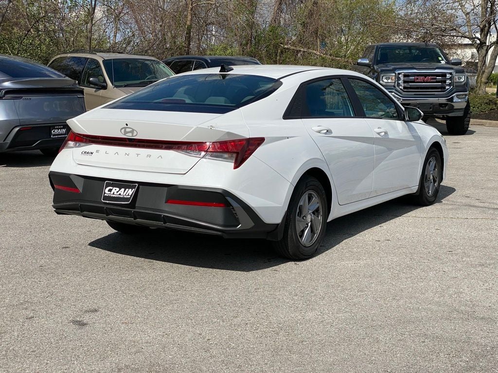 2024 Hyundai Elantra SE
