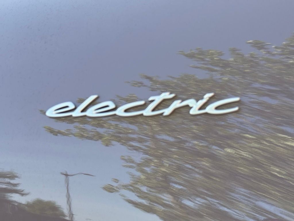 2025 Porsche Macan Electric 4S