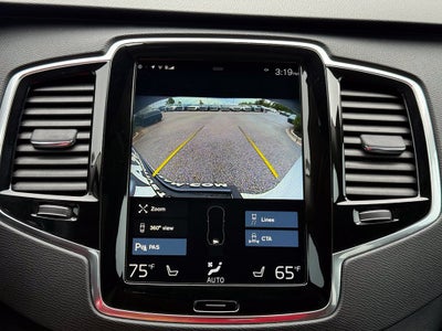 2022 Volvo XC90 T6 Momentum - AWD / PANORAMIC SUNROOF / ONE OWNER
