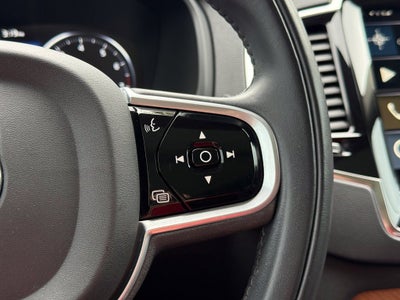 2022 Volvo XC90 T6 Momentum - AWD / PANORAMIC SUNROOF / ONE OWNER