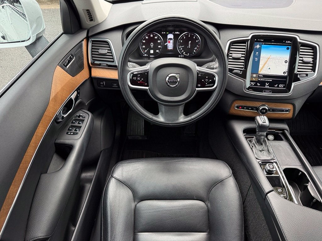2022 Volvo XC90 T6 Momentum - AWD / PANORAMIC SUNROOF / ONE OWNER