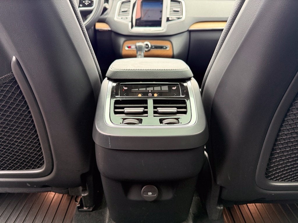 2022 Volvo XC90 T6 Momentum - AWD / PANORAMIC SUNROOF / ONE OWNER