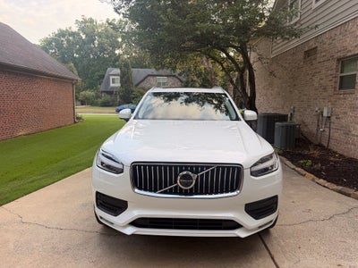 2022 Volvo XC90 T6 Momentum - AWD / PANORAMIC SUNROOF / ONE OWNER