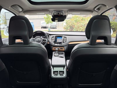 2022 Volvo XC90 T6 Momentum - AWD / PANORAMIC SUNROOF / ONE OWNER