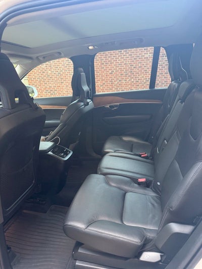 2022 Volvo XC90 T6 Momentum - AWD / PANORAMIC SUNROOF / ONE OWNER