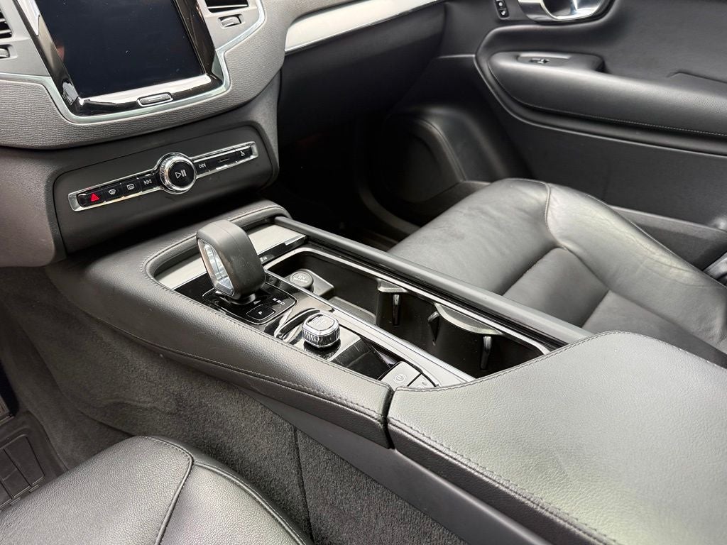2023 Volvo XC90 B5 Core