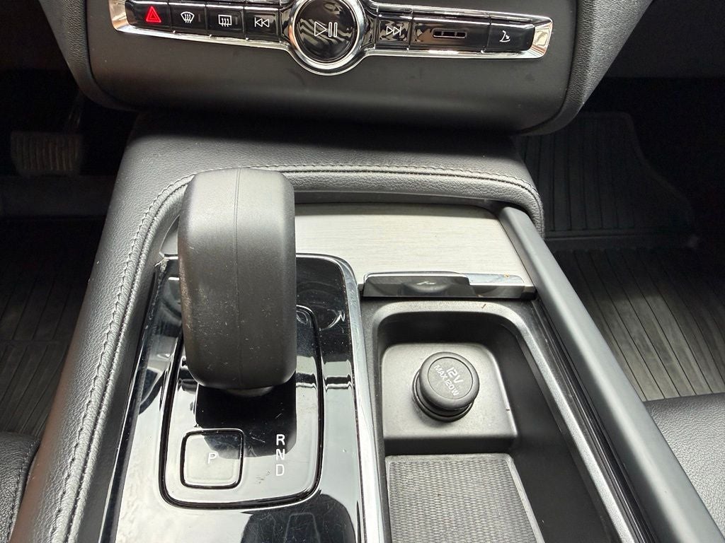 2023 Volvo XC90 B5 Core