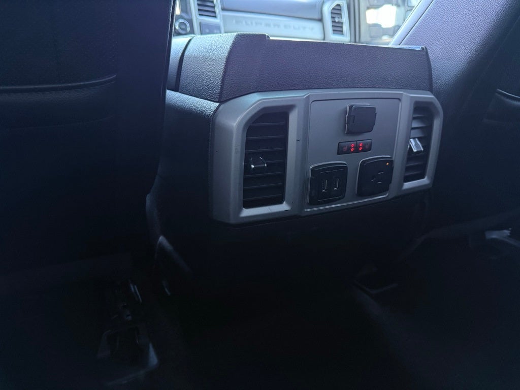 2018 Ford F-350SD Lariat Hard loaded!!