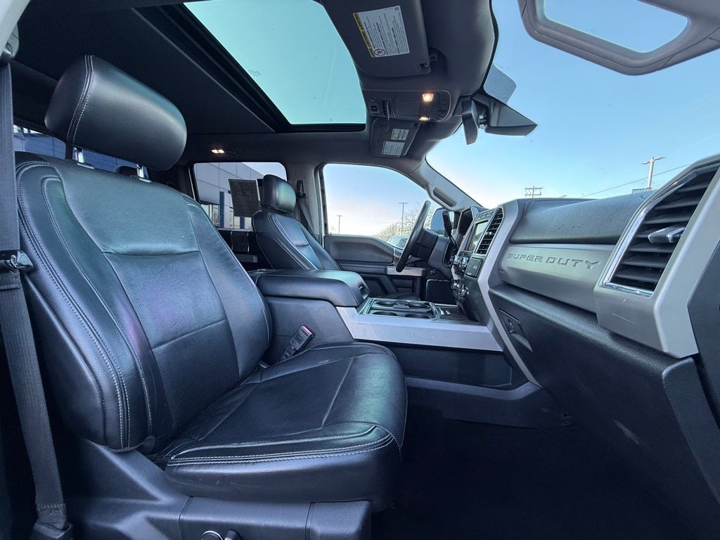 2018 Ford F-350SD Lariat Hard loaded!!