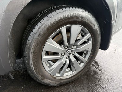 2022 Nissan Pathfinder SV