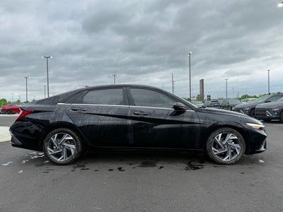 2024 Hyundai Elantra SEL convenience pack