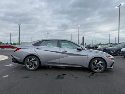 2024 Hyundai Elantra SEL convenience pack