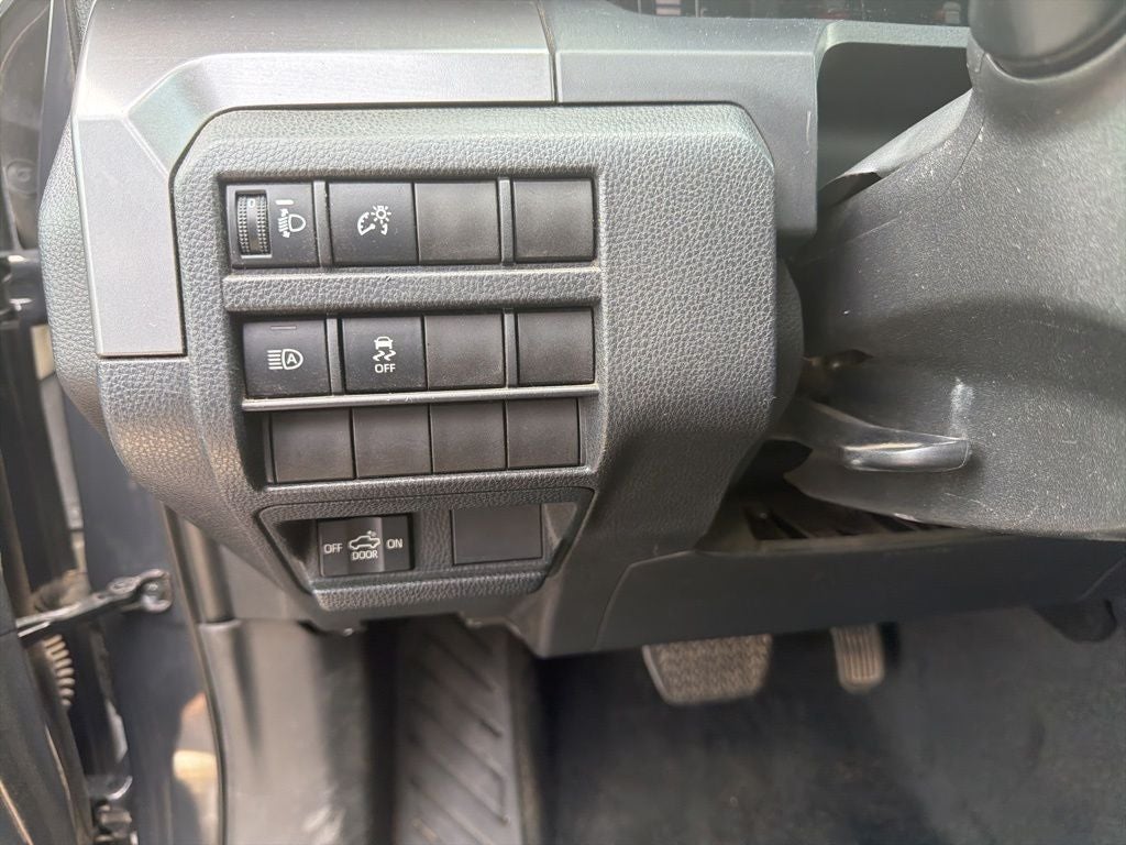 2024 Toyota Tacoma SR5 1-Owner / Clean Carfax / Apple CarPlay/Android Aut